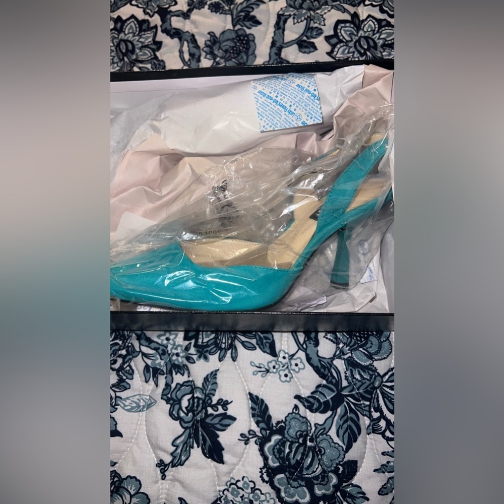 Nine West - Picture 2 of 4